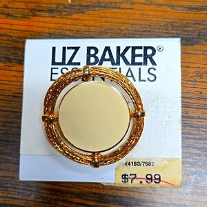 Vintage Liz Baker goldtone brooch/pin